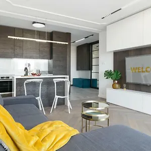 Apartament Perfectely Located With Free Parking 