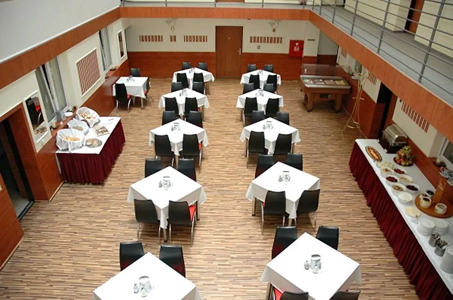 ***  Atlantic Hotel Budapest Hungría